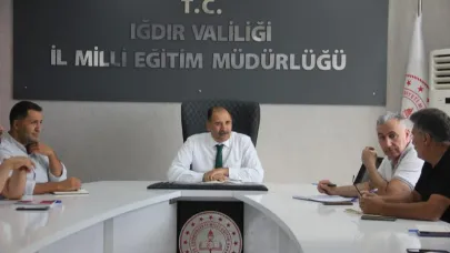 İl Milli Eğitim Müdürü Aziz Gün, Kurum Amirleriyle Haftalık Değerlendirme Toplantısı Yaptı
