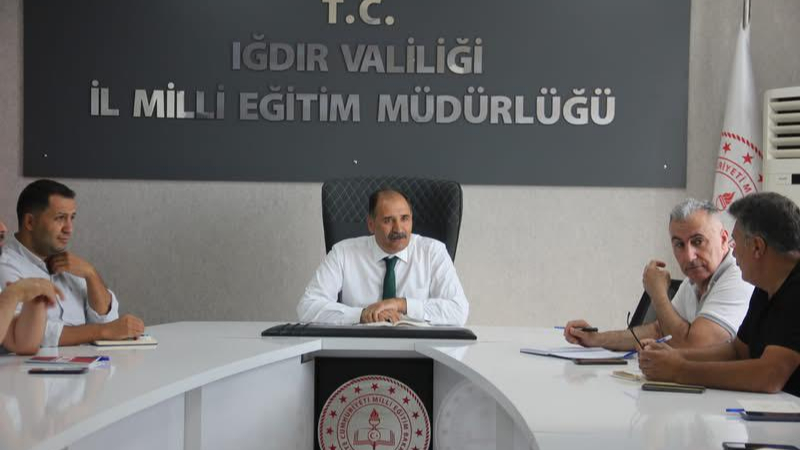 İl Milli Eğitim Müdürü Aziz Gün, Kurum Amirleriyle Haftalık Değerlendirme Toplantısı Yaptı