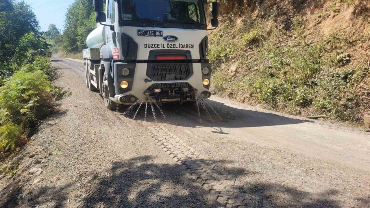 Şelaleye giden yolda hummalı çalışma