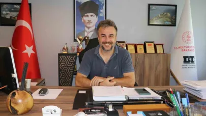 16 yaşında tanıştığı devlet tiyatrosuna müdür oldu