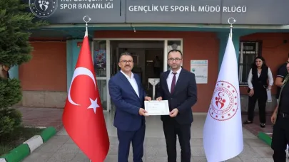 Vali Turan’dan Gençlik ve Spor İl Müdürlüğü Personeline Başarı Belgesi