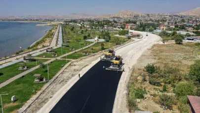 Van Gölü gerdanlığı sahil yolunda 3. etap çalışmaları devam ediyor