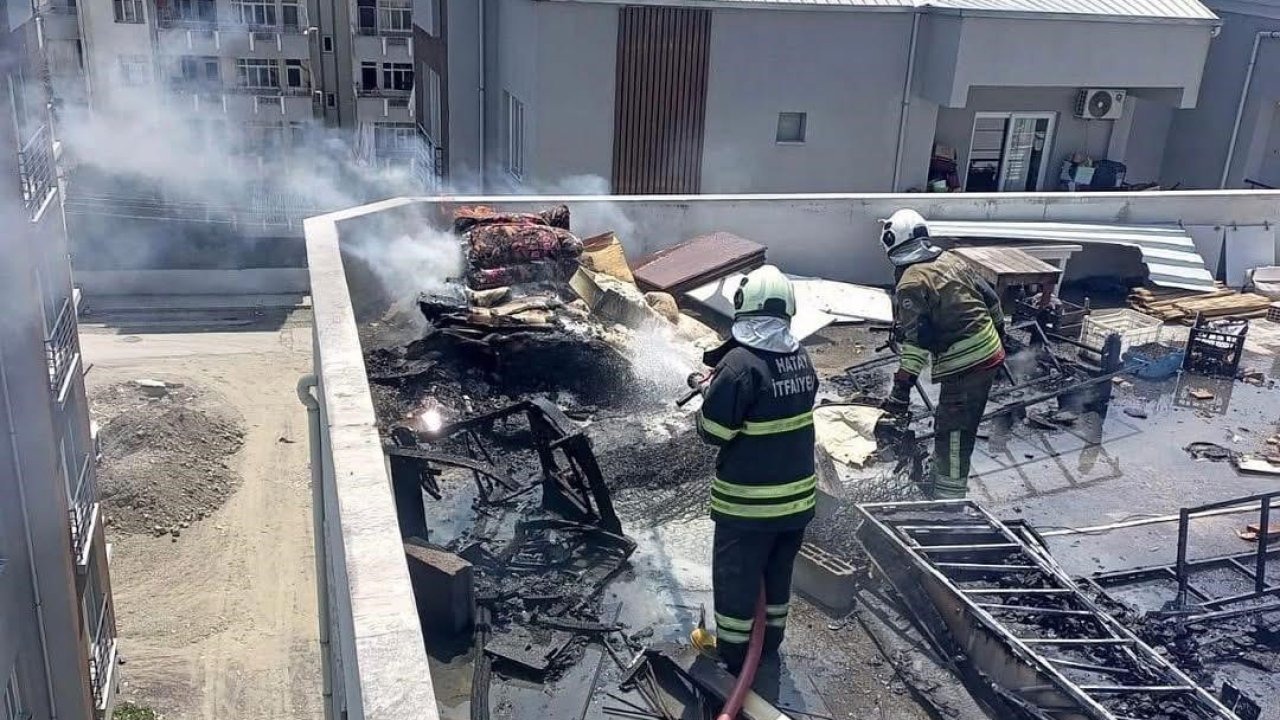Dörtyol’da binanın çatı katında yangın çıktı