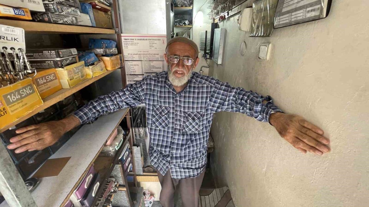 4 metrekarelik dükkana 28 yıl sığdıran usta: "Burası bana saray gibi"