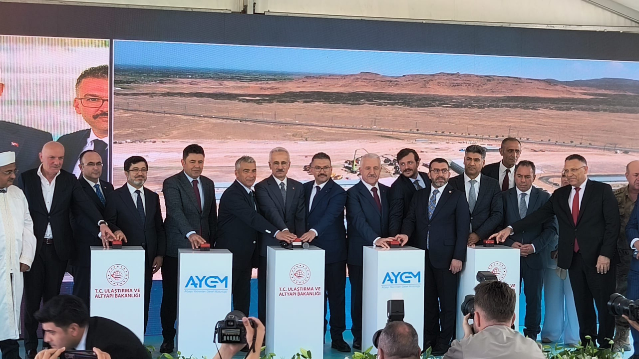 110 Milyar Liralık Dev Yatırım: Kars-Iğdır-Aralık-Dilucu Demiryolu Hattı’nın Temeli Atıldı