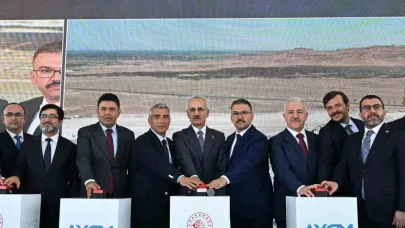 Bakan Uraloğlu: Zengezur koridoru, Türkiye, Azerbaycan ve Ermenistan arasında ekonomik işbirliğini güçlendirecek, bölgesel barışı pekiştirecek
