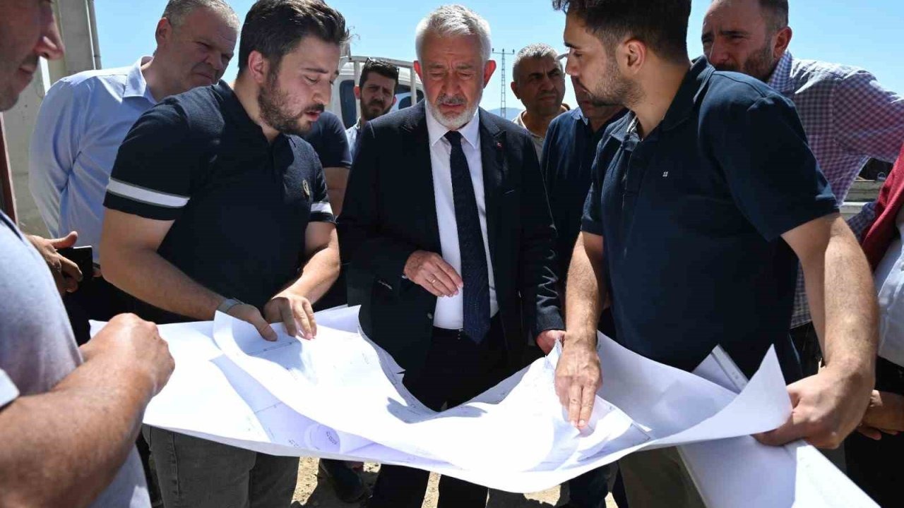 Başkan Başdeğirmen, Gül 2 Sanayi Sitesi’ndeki örnek dükkanları inceledi