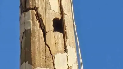 Kurtalan Ulu Cami minaresinde tehlike arz eden çatlaklar oluştu
