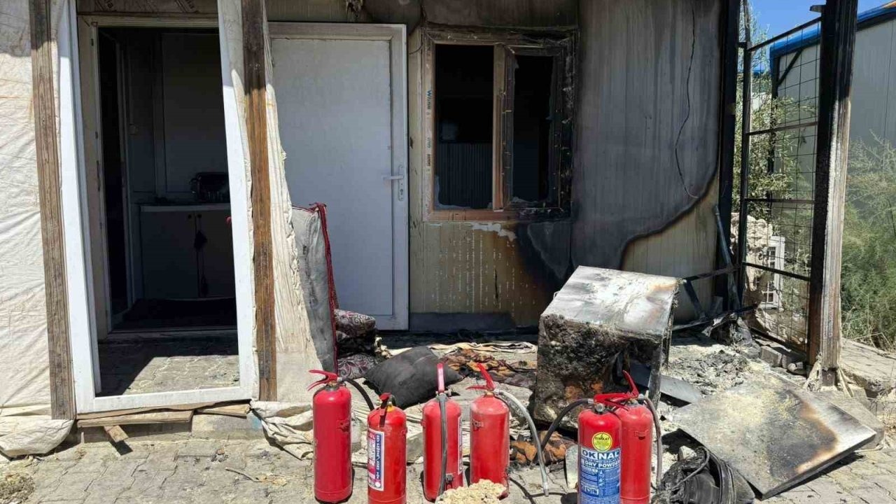 Üç gün açık bırakılan klima yangına neden oldu