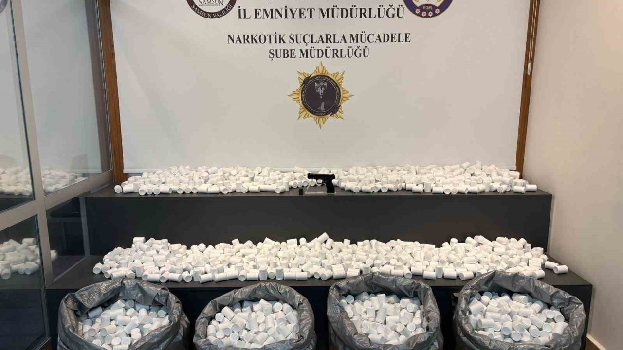 Samsun polisi dijital takiple 171 bin 824 adet sentetik ecza ele geçirdi: 5 gözaltı