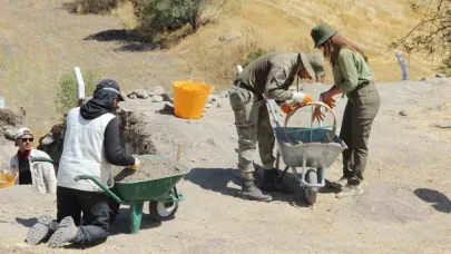 Kalehisar’da Selçuklu tarihinin izlerini öğrenciler gün yüzüne çıkartıyor