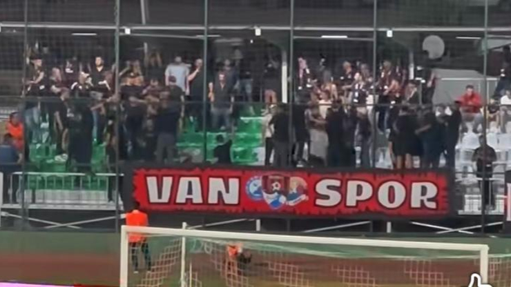 Van Spor FK Taraftarı Tribünü Neden Boşalttı?