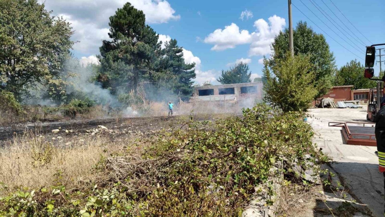 Bolu’da ot yangını büyümeden söndürüldü