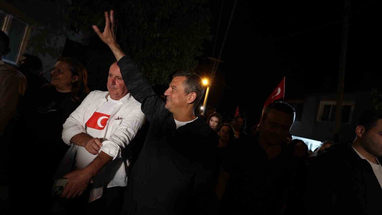 CHP Genel Başkanı Özel, Zafer Yolu’ndan Kocatepe’ye yürüdü