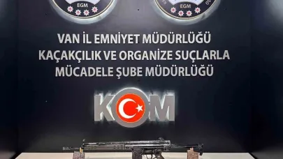 Van’da bir evde 5 el bombası ile 2 tüfek ele geçirildi