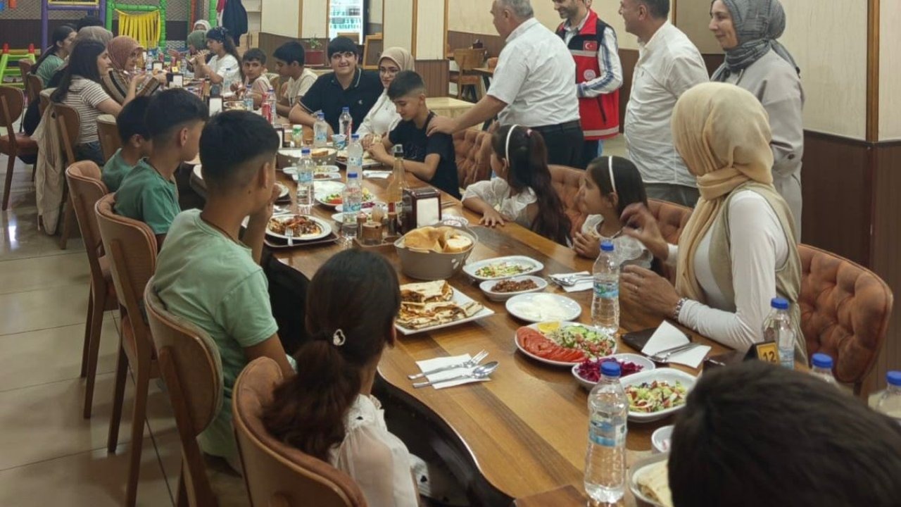 Patnos’ta çocuklara yemek etkinliği