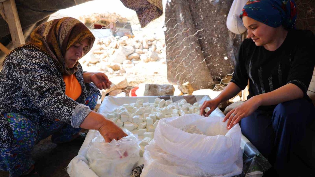 Kahramanmaraş’ta yaylacıların peynir ve çökelek üretimi sürüyor