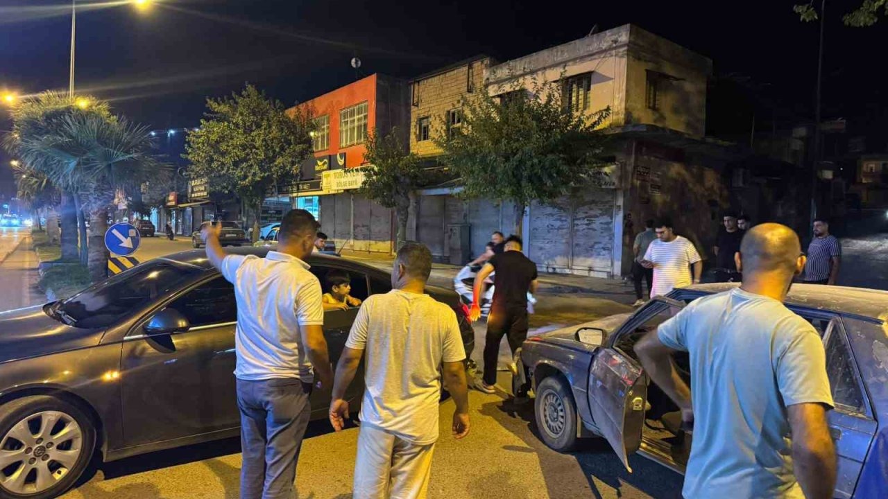 İki otomobilin karıştığı kaza kamerada