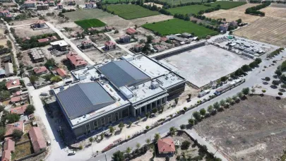 Yarı olimpik havuzlu ve FIFA standartına uygun sahalarıyla, Karatay’a dev spor kompleksi
