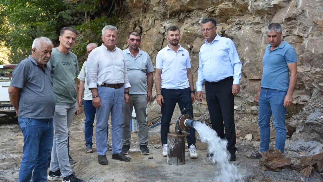 Çiftçiler suya kavuştu mahalle bayram etti