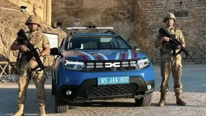 Jandarma tarihi Hoşap Kalesi’nde devriyede