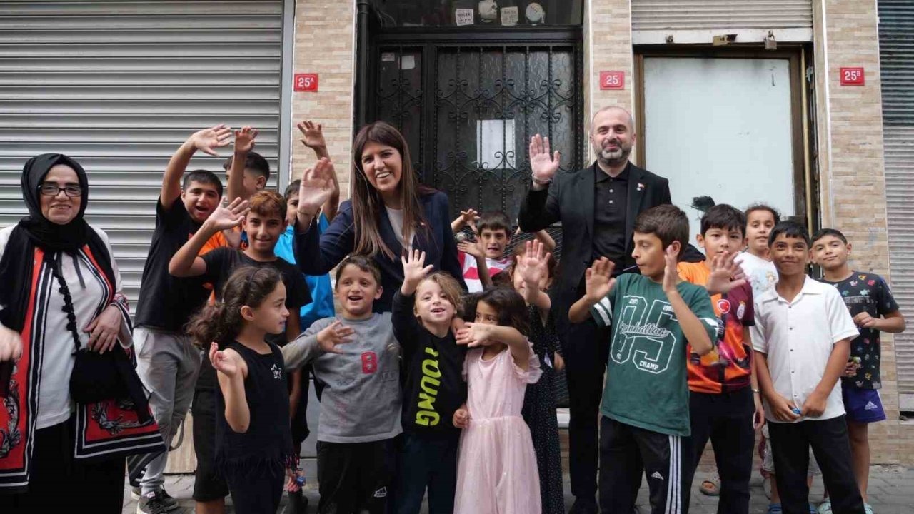 AK Parti İstanbul Milletvekili Derya Ayaydın Fatih’te vatandaşlarla buluştu