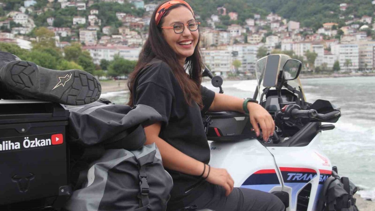 Mühendis kadın, motosikletiyle zorlu yolları kullanarak tek başına Türkiye’yi dolaşıyor