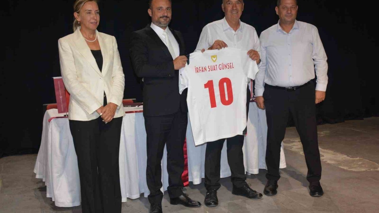 Kıbrıs’ta futbolun sağlığı Yakın Doğu Üniversitesi Hastanesi’ne emanet