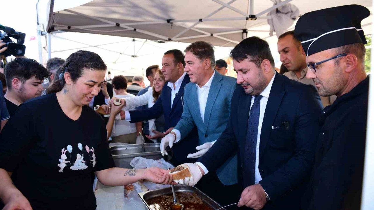 Kahramankazan Belediye Başkanı Çırpanoğlu’ndan Emir Can İğrek’e kavun ikramı