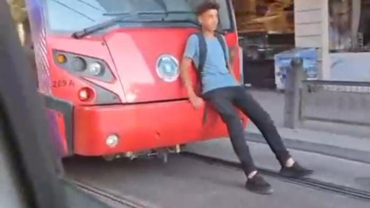 Tramvayla tehlikeli oyun