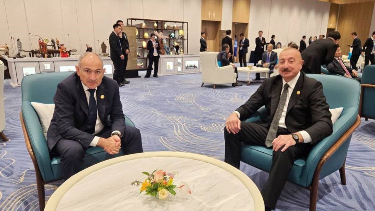Azerbaycan Cumhurbaşkanı Aliyev, Çin’de Paşinyan ile sohbet etti