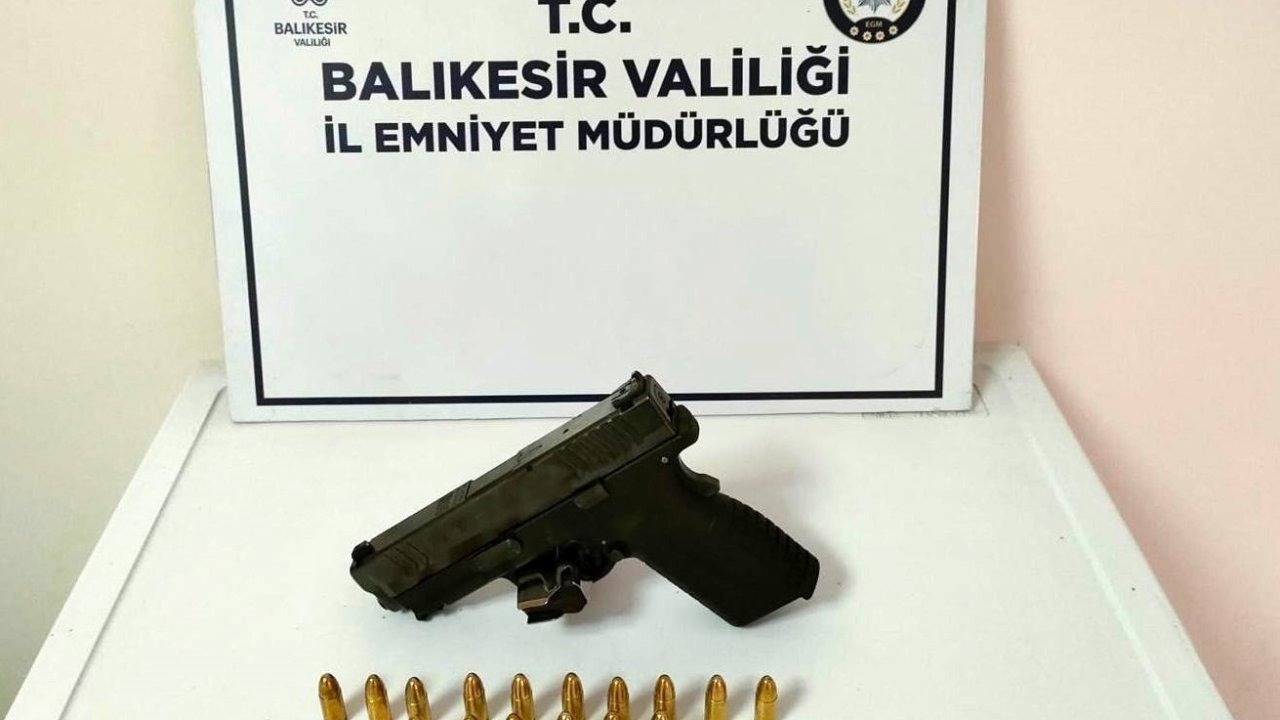 Bandırma’da kaçak sigara ve silah operasyonu
