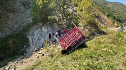 Sinop’ta freni boşalan kamyon şarampole uçtu: 1 ölü