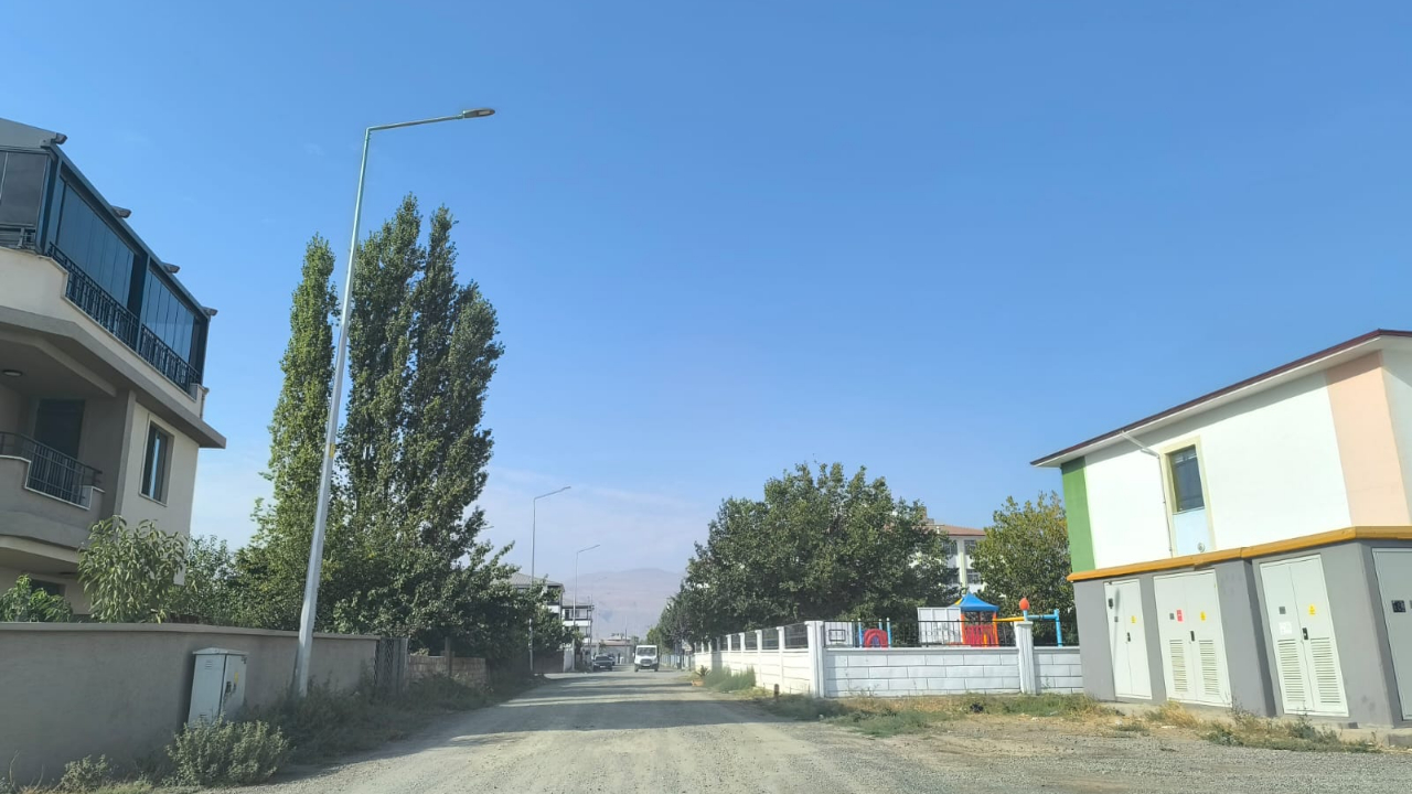 Vatandaşlar Tozlu Yoldan Şikâyetçi: “Bu Yol Artık Asfalt Olmalı”
