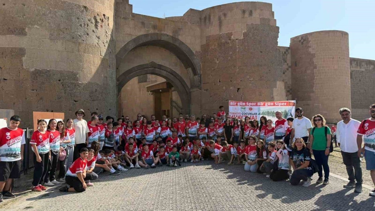Kayseri Muaythai Takımı Kars’ta madalyaları topladı