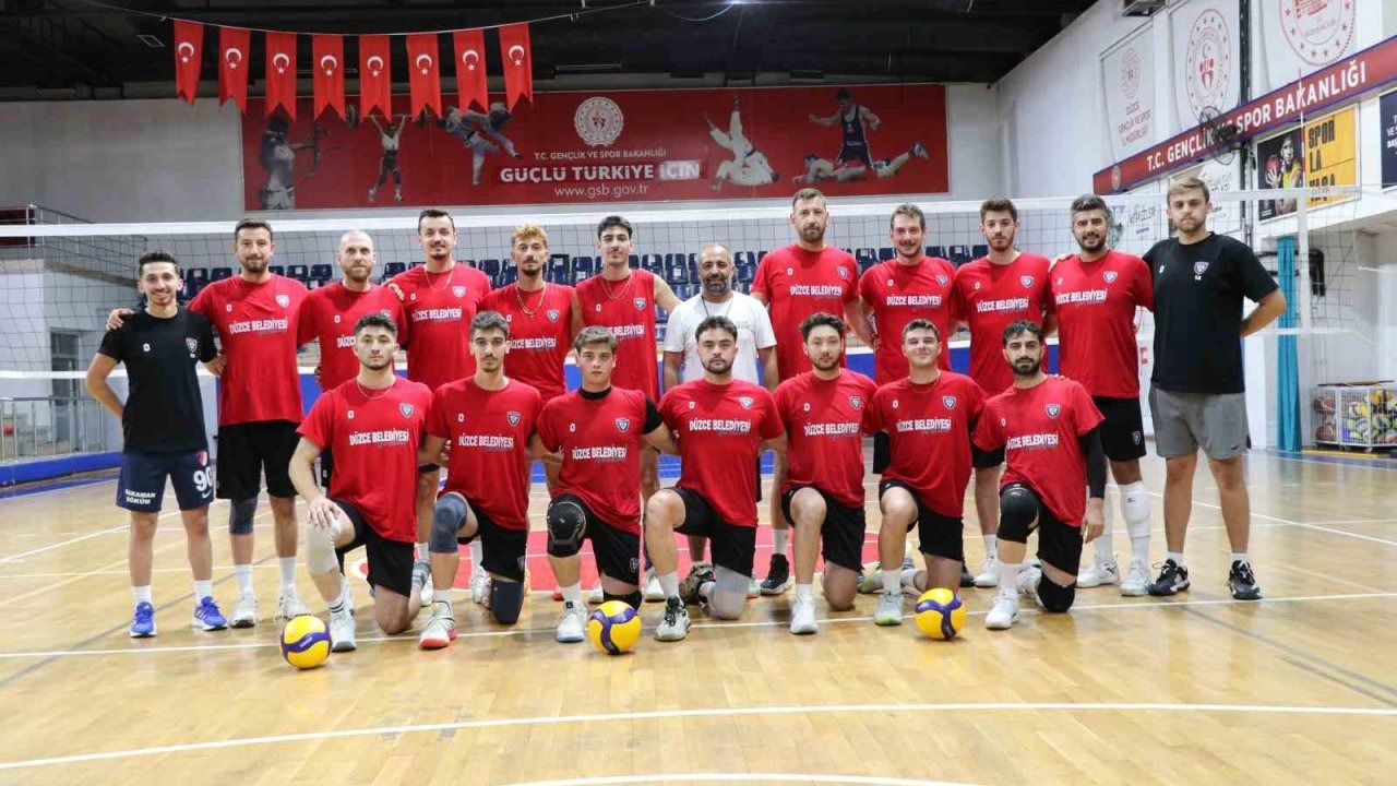 Voleybol takımı yeni sezona hazırlanıyor