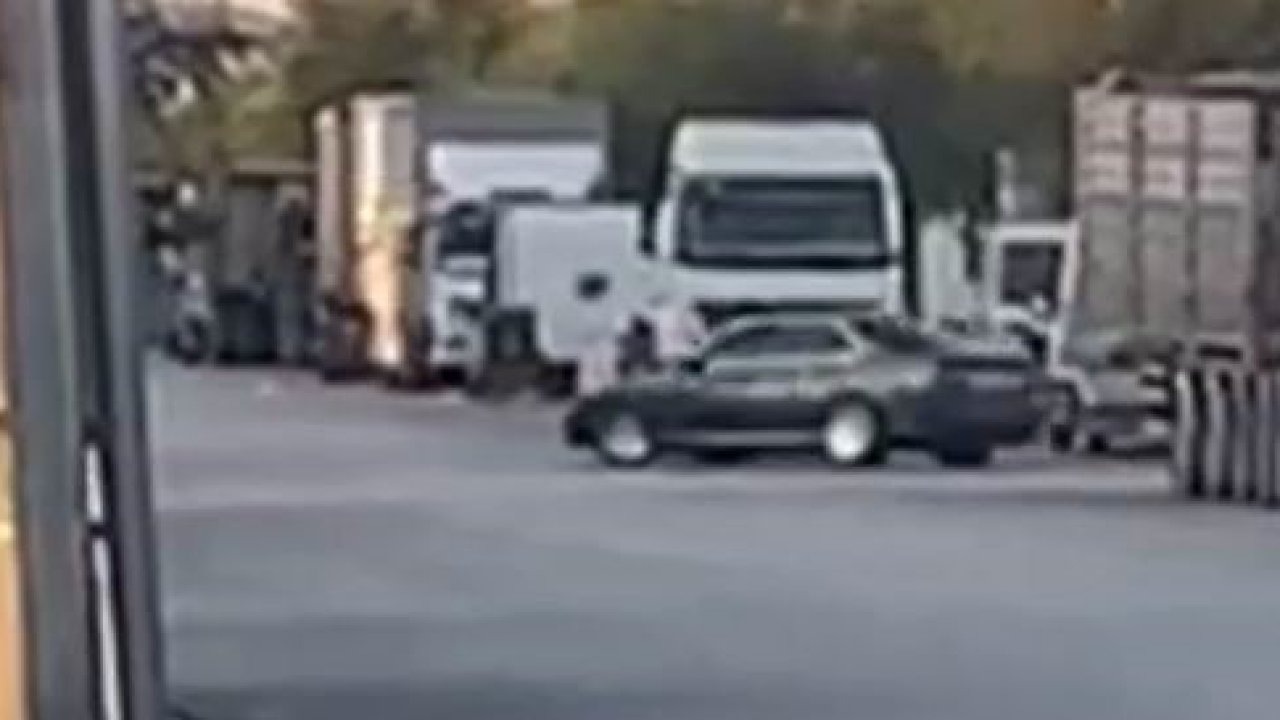 Trafiği tehlikeye atan maganda lastiğine ateş edilerek durduruldu