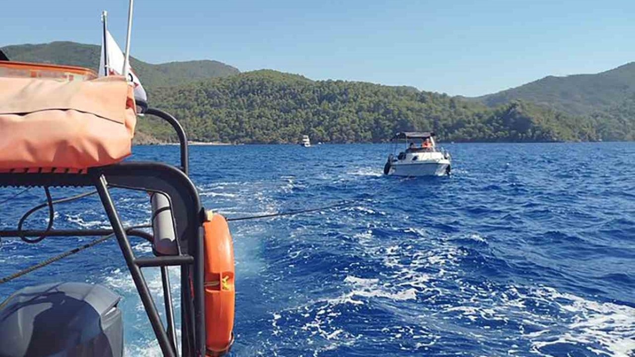 Şeytan adası açıklarında sürüklenen tekne kurtarıldı
