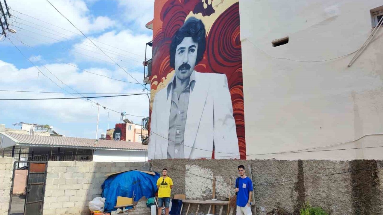Ünlü sanatçılar Ferdi ve Müslüm’ün grafitileri büyüdükleri mahalleye çizildi