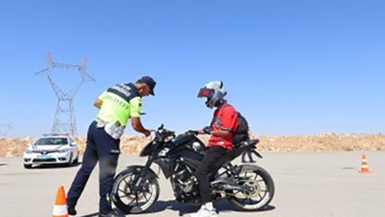 Konya’da jandarmanın dron ile yaptığı denetimlerde 15 sürücüye ceza kesildi