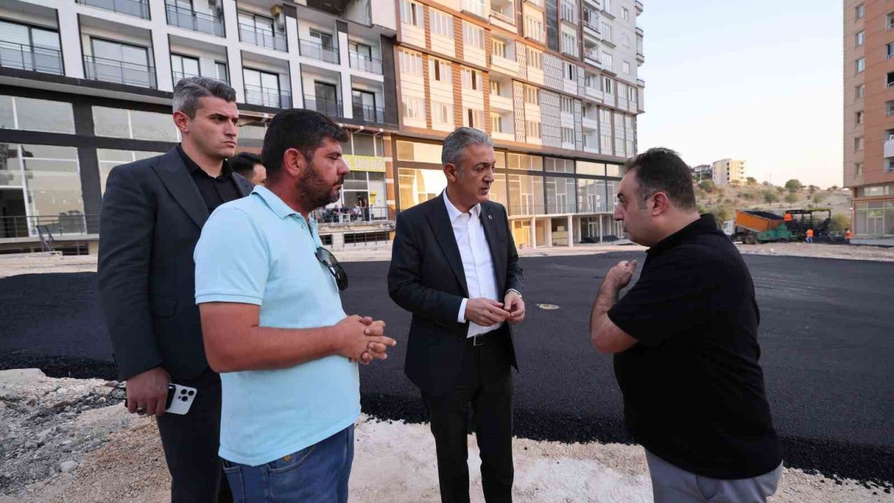 Vali Akkoyun asfalt çalışmalarını yerinde inceledi