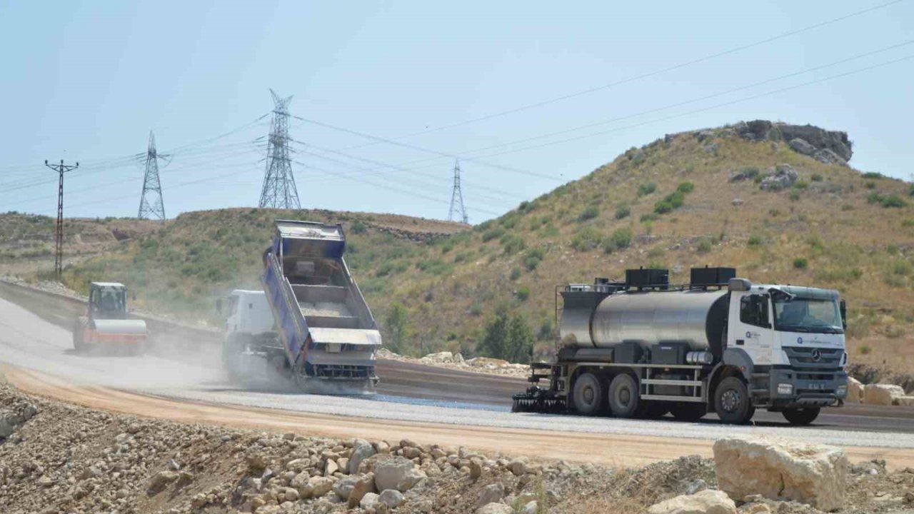 Manavgat’ta grup yolları asfaltlanıyor