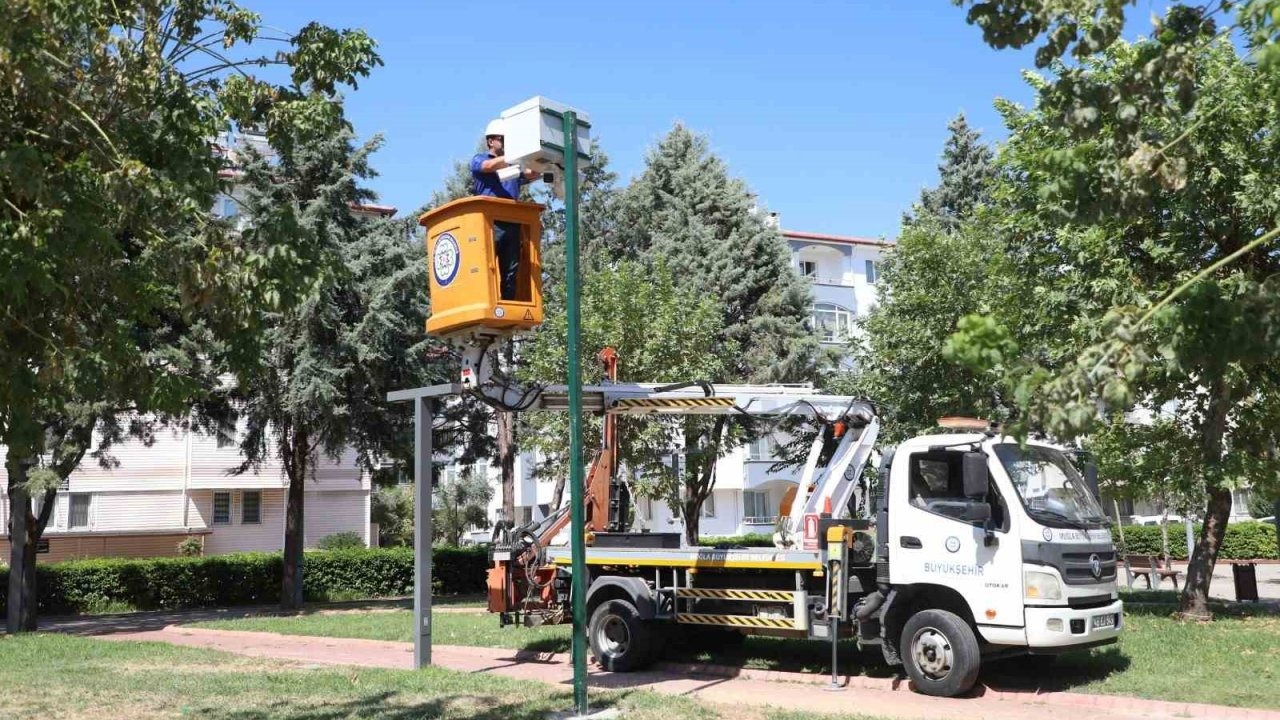 Büyükşehir’den parklara kameralı güvenlik ve ücretsiz internet
