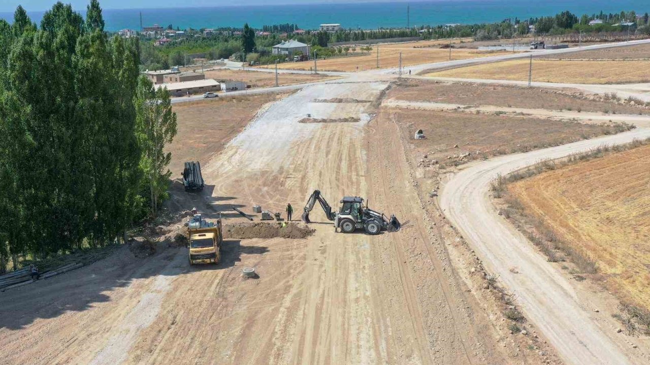 Elmalık yolunda yıkım çalışmaları yapılıyor