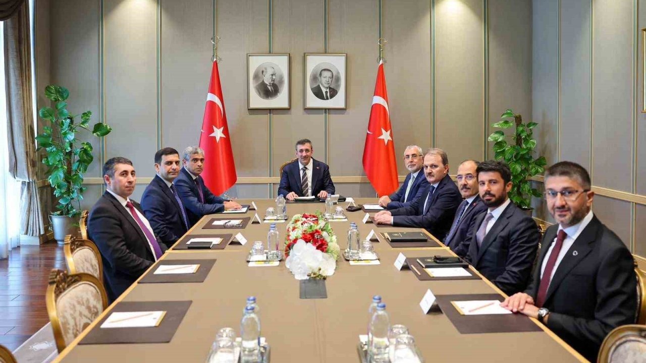 Bakan Işıkhan, Azerbaycan Çalışma ve Halkın Sosyal Koruması Bakanı Aliyev ile bir araya geldi