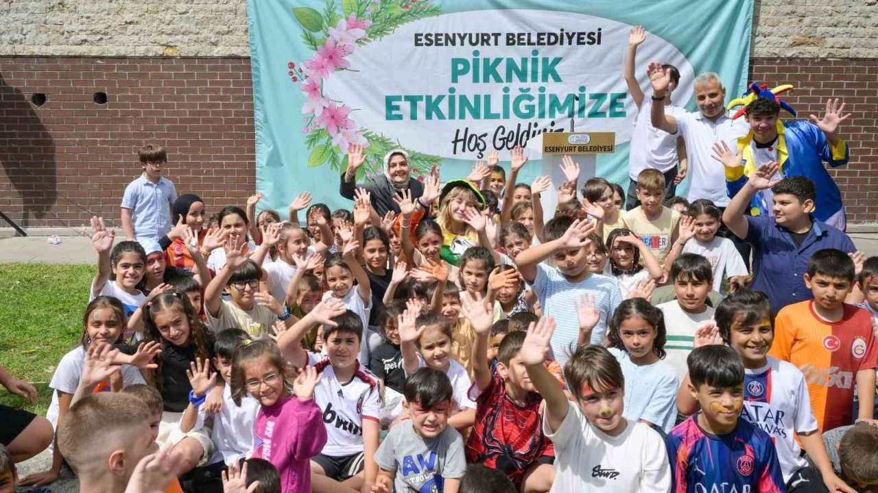 Esenyurt’ta 13 mahalleden yüzlerce vatandaş piknikte buluştu