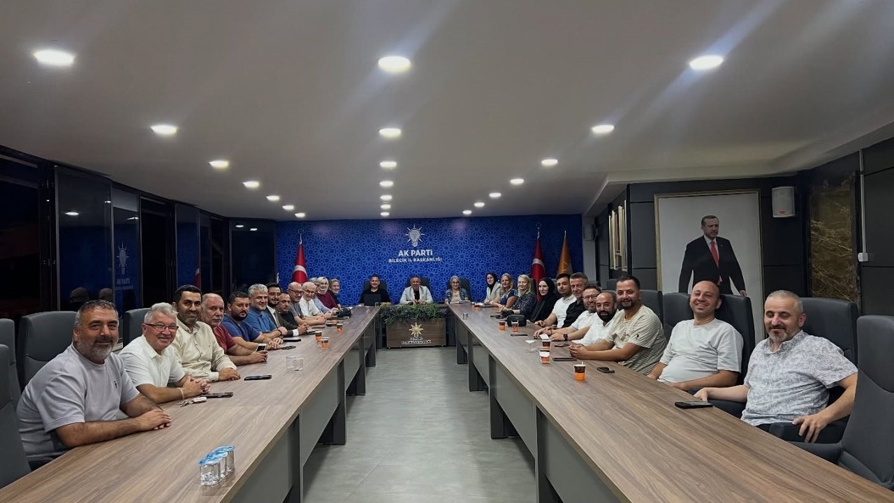 AK Parti’de haftalık yönetim kurulu toplantısını gerçekleştirdi