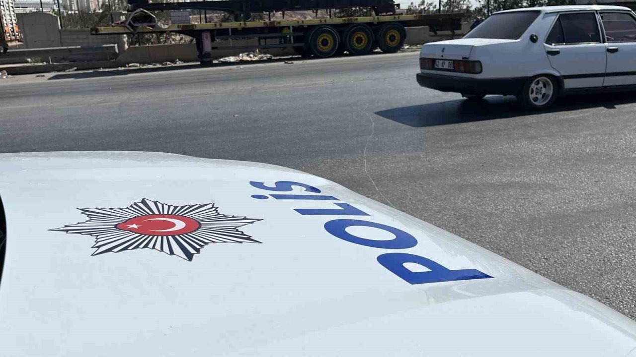 Motosiklet ile ticari araç çarpıştı: 1 yaralı