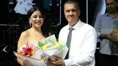 Ünlü sanatçı Zara’dan Yenipazarlılara türkü ziyafeti