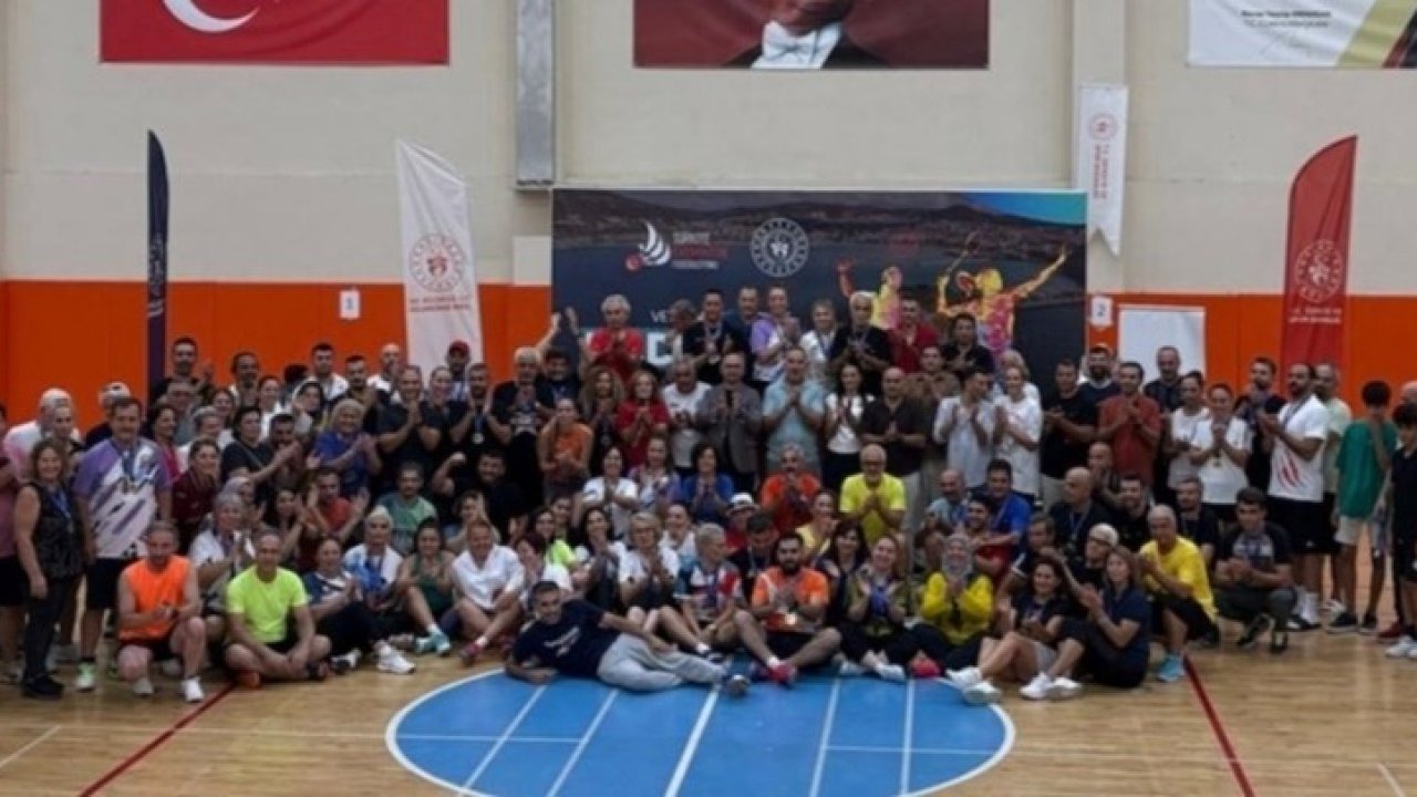 Badminton Veteranlar Türkiye Şampiyonası Kuşadası’nda tamamlandı